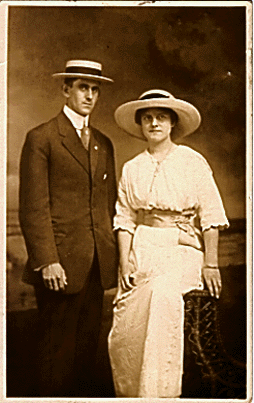 Postcard showing Wilmer and Anna MOUNT at Atlantic City, New Jersey, ca. 1915